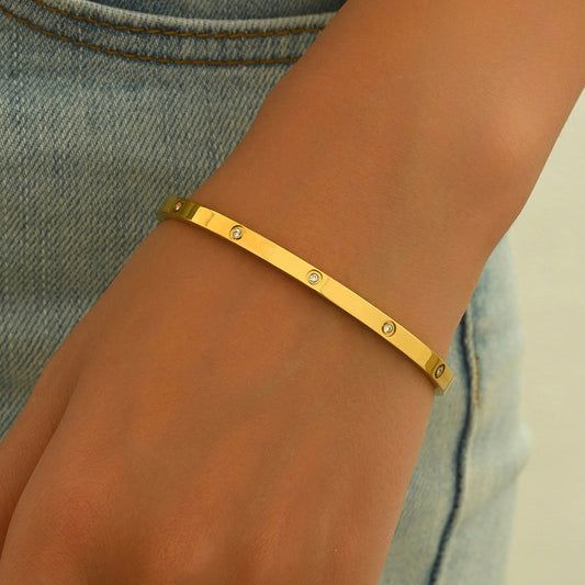 Lxalry 18K Gold Plated Stainless Steel Minimalist Bracelet