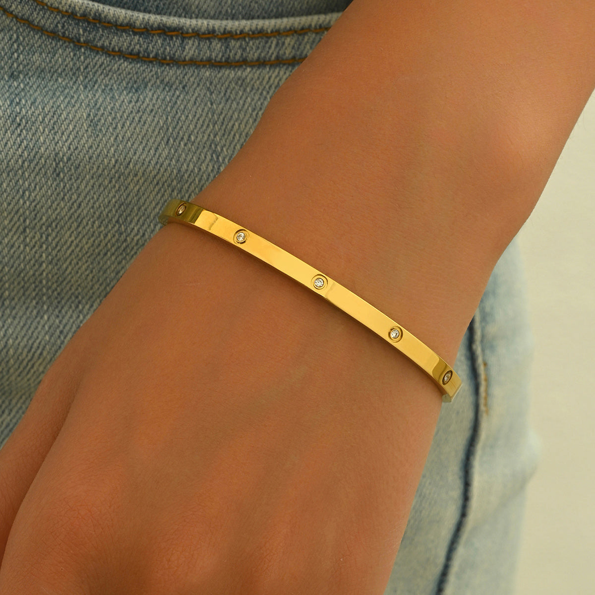 Lxalry 18K Gold Plated Stainless Steel Minimalist Bracelet